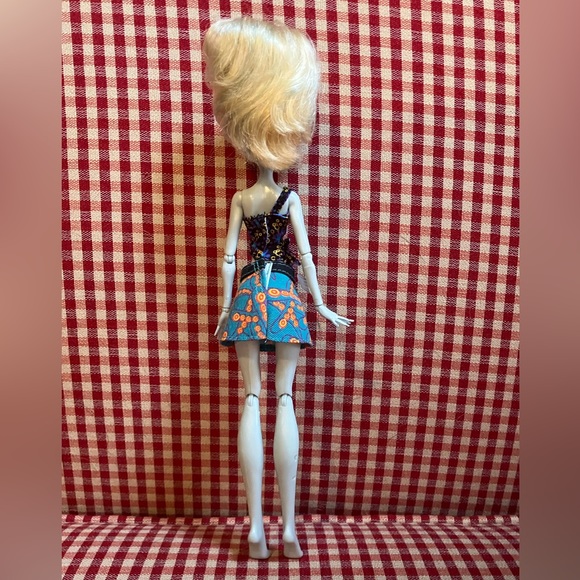 Monster High Lagoona Blue (Hydration Station Edition) - Picture 3 of 6